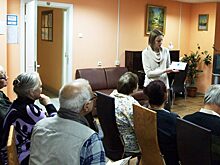 О необычной выставке рассказали посетителям центра социального обслуживания