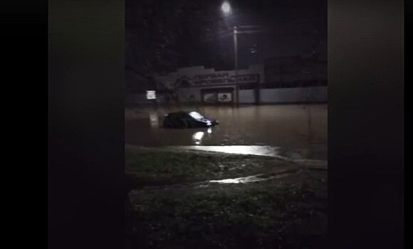 В Костроме поставили памятник ливням и ливневкам