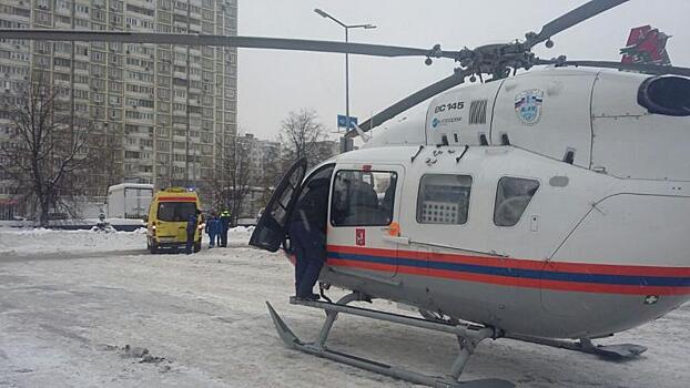 Автобус с иностранцами столкнулся с поездом в Ленинградской области