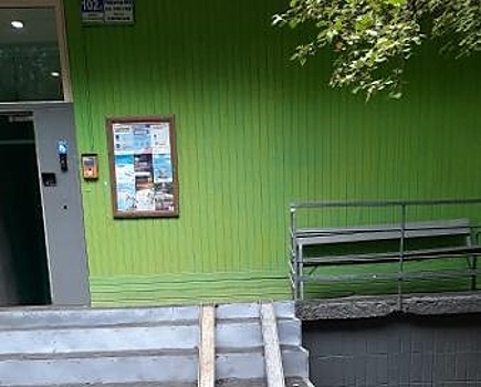 Лестницу в доме на Алтуфьевском капитально отремонтируют к концу сентября