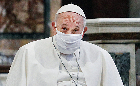 Папа Римский урезал зарплаты кардиналам и служащим