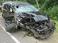 В Вологодской области "Мерседес" смял "Шевроле", въехав в него на встречке