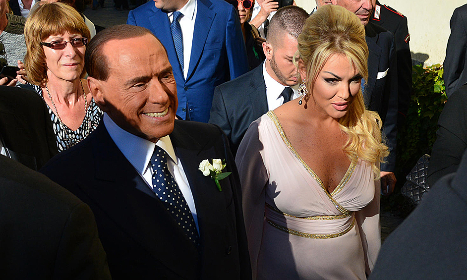 Со своей бывшей возлюбленной Франческой Паскале Берлускони познакомился, когда той было 20 лет.