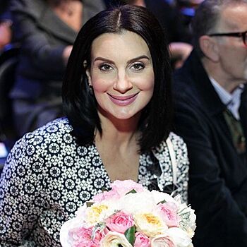 Екатерина Стриженова появилась в элегантном костюме на культурном мероприятии