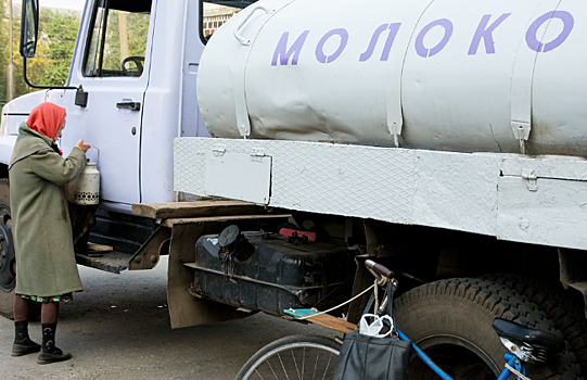 Удар по бидонам. В РФ запретили белорусское молоко