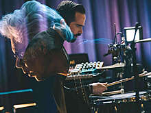 Группа Джима Джармуша SQ&Uuml;RL выпустила песню "John Ashbery Takes a Walk" с участием Шарлотты Генсбур