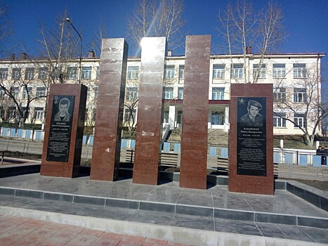 Погибшим в Чечне и Афгане поставили памятник у школы в Забайкалье