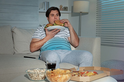 Почему прием пищи после 20 часов увеличивает риск ожирения