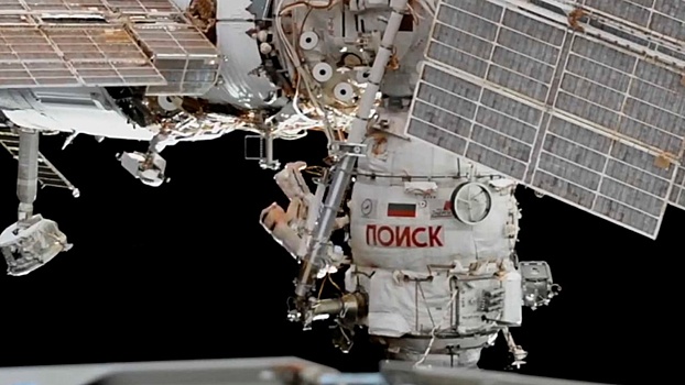 Российские космонавты открыли люк и приступили к выходу в открытый космос