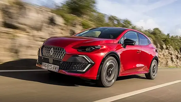 Шестой Renault Clio едет дальше, выглядит смелее