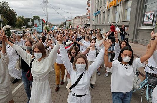 Колонна протестующих направилась в центр Минска