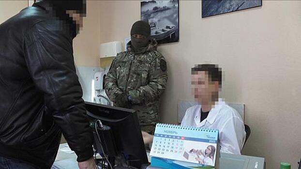 Спецназ задержал врача во владивостокской поликлинике