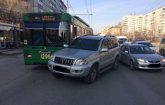 Водитель «Тойоты» попал в ДТП с участием троллейбуса