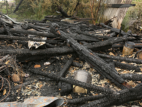 Пожар в Кузнецком районе уничтожил крышу дома