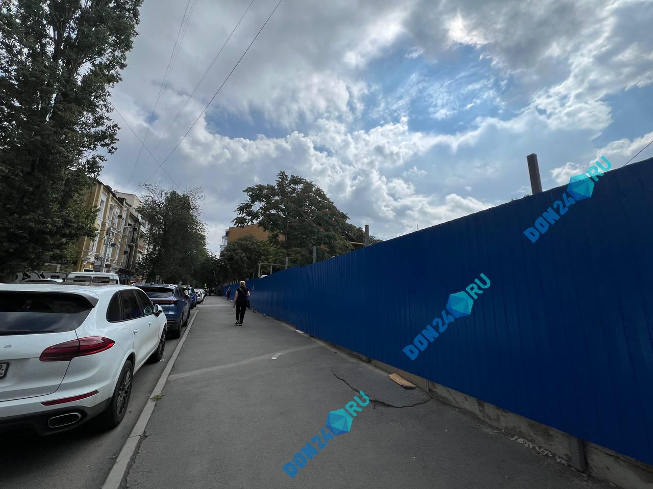 Будут ли строить многоэтажку: власти не знают, для чего расчистили участок в центре Ростова