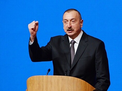 Ильхам Алиев поздравил азербайджанцев с Днем молодежи