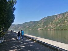 Неизвестные выложили из камней на горе Дивногорска пацифистскую надпись