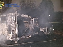 Сгоревшую «буханку» и два человека в ней нашли в Москве после пожара на парковке