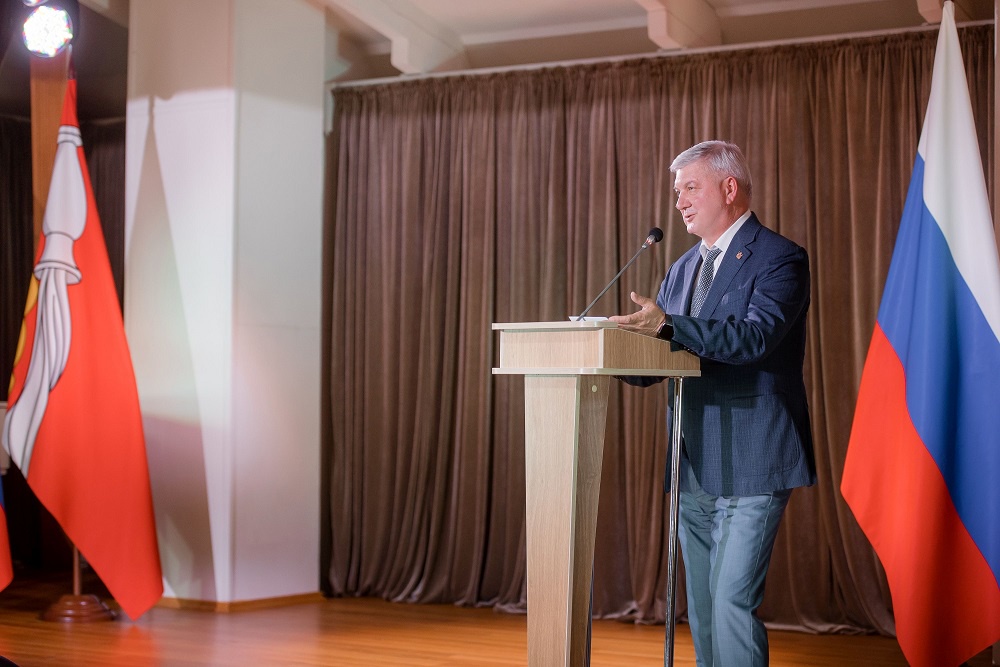 Жителям Воронежской области вручили госнаграды накануне Дня России