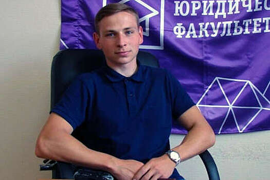 В Томске помощника депутата отправили под домашний арест за порчу баннеров в поддержку СВО