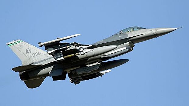 F-16 выехал за пределы взлетной полосы в Японии
