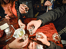 Москву захватил настоящий бум рюмочных. Что наливают за 200 рублей в столице?