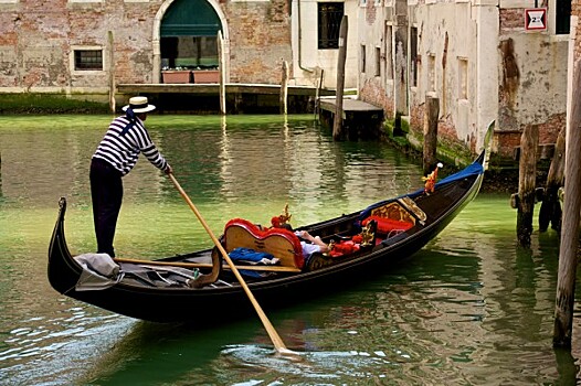 В Венеции приостановлено катание на гондолах