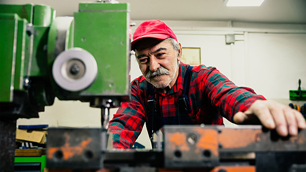 Как помочь родителям найти работу за 5 шагов: гайд для тех, чьим близким 55+