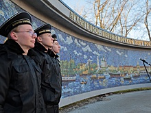 В центре Архангельска открыли историческое панно из тысяч элементов смальты