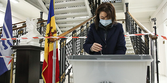 Второй тур выборов президента в Молдове: открылись более двух тысяч избирательных участков