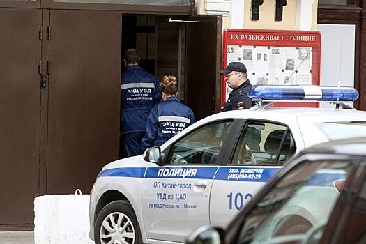 Неизвестные нанесли телесные повреждения мужчине на севере Москвы