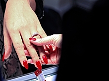 «Тенденция на скромность»: Россияне отказываются от золота и дорогих украшений