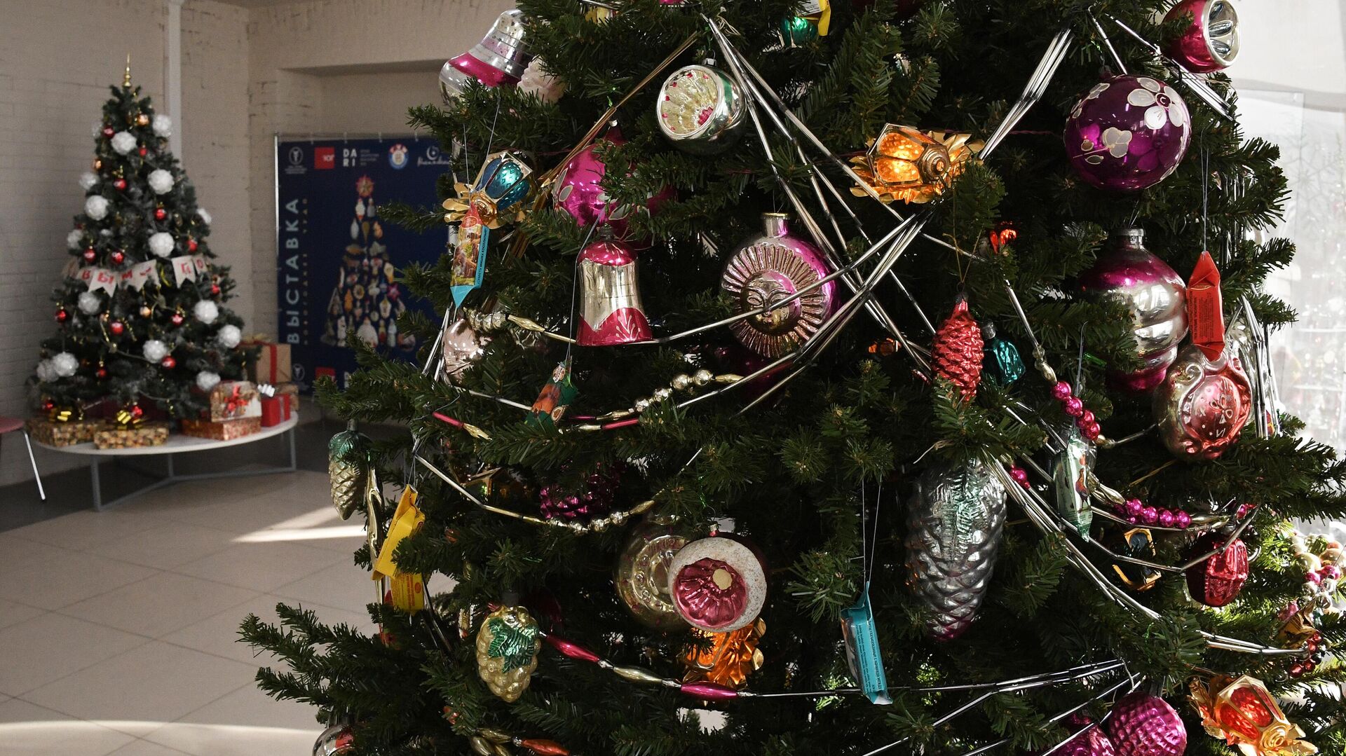 В российских магазинах появились елочные игрушки Крепкий Орешник