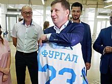 Губернатор Хабаровского края купил абонемент на Кубок губернатора