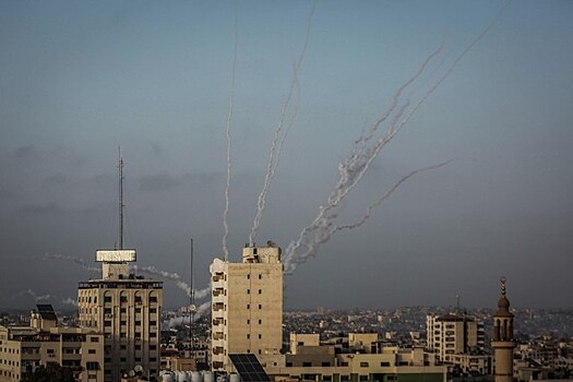 В направлении Израиля выпустили десятки ракет