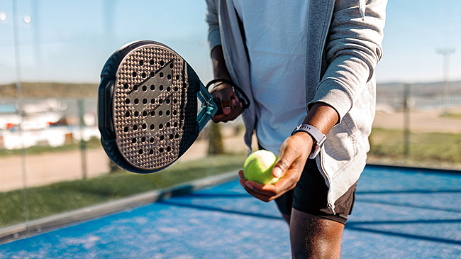 Падел-теннис: почему он популярен и как начать им заниматься