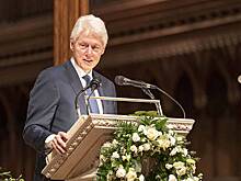 Любовница Клинтона попала в неловкую ситуацию на интервью из-за нижнего белья