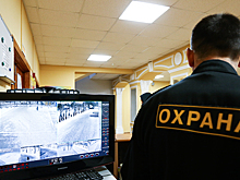 Раскрыто наказание для охранника, который угрожал школьникам палкой с гвоздями