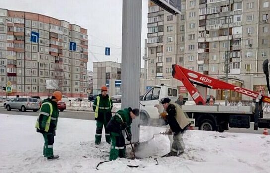 В Югре объявили войну наружной рекламе: незаконные билборды сносят