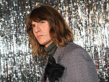 Стилисты призвали встречать 2023 год комфортно и "ничего не бояться" при выборе наряда