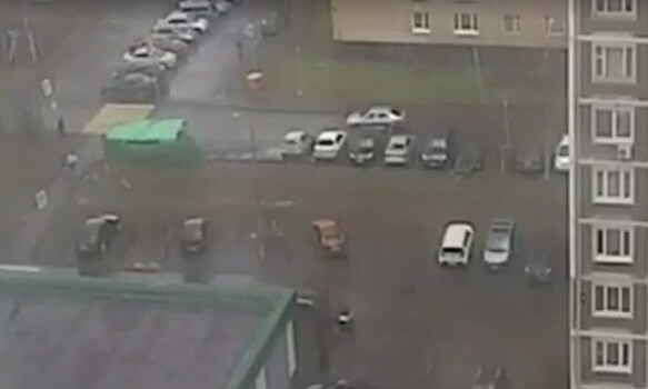 Страшная смерть школьницы во время урагана попала на видео