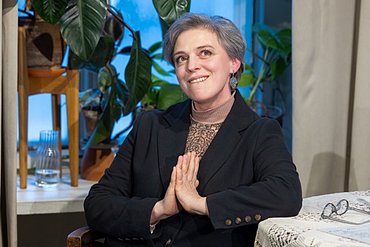 Как чеховскую героиню Нелли Уваровой пытались осудить в спектакле "Три"