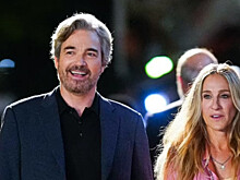 Актриса Сара Джессика Паркер замечена за страстным поцелуем с Джоном Тенни