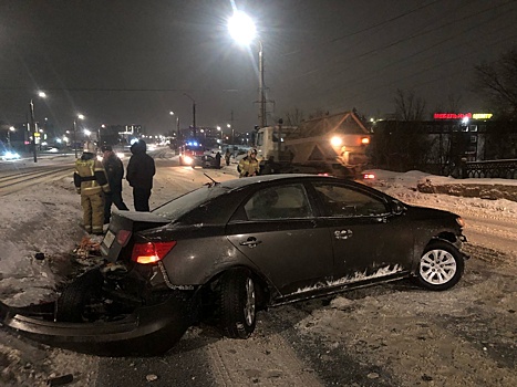 В Оренбурге на ул. Шоссейной произошла авария