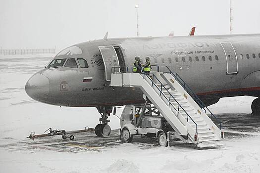 Сильный снегопад парализовал работу аэропорта Краснодара