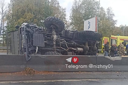 Четыре человека пострадали в аварии с военным КамАЗом на Московском шоссе