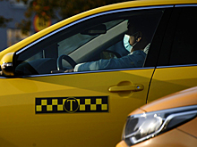 Массовая авария с участием такси произошла в Москве