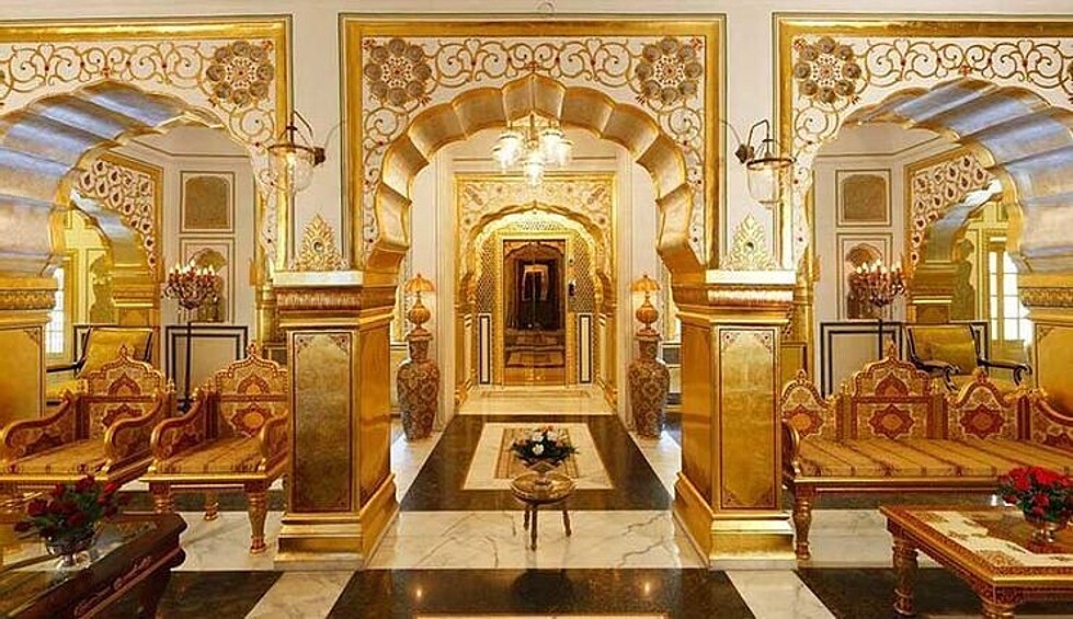 Номер Royal President House, отель President Wilson, Женева. Стоимость одной ночи в президентском сьюте — 80 тысяч долларов (5,8 млн рублей).