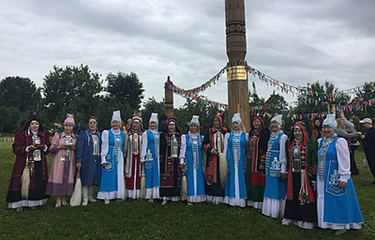 Якутская диаспора в Москве отметила в "Коломенском" праздник встречи лета Ысыах