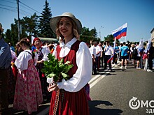 Омск в цветах национальностей: как прошёл День России под палящим солнцем